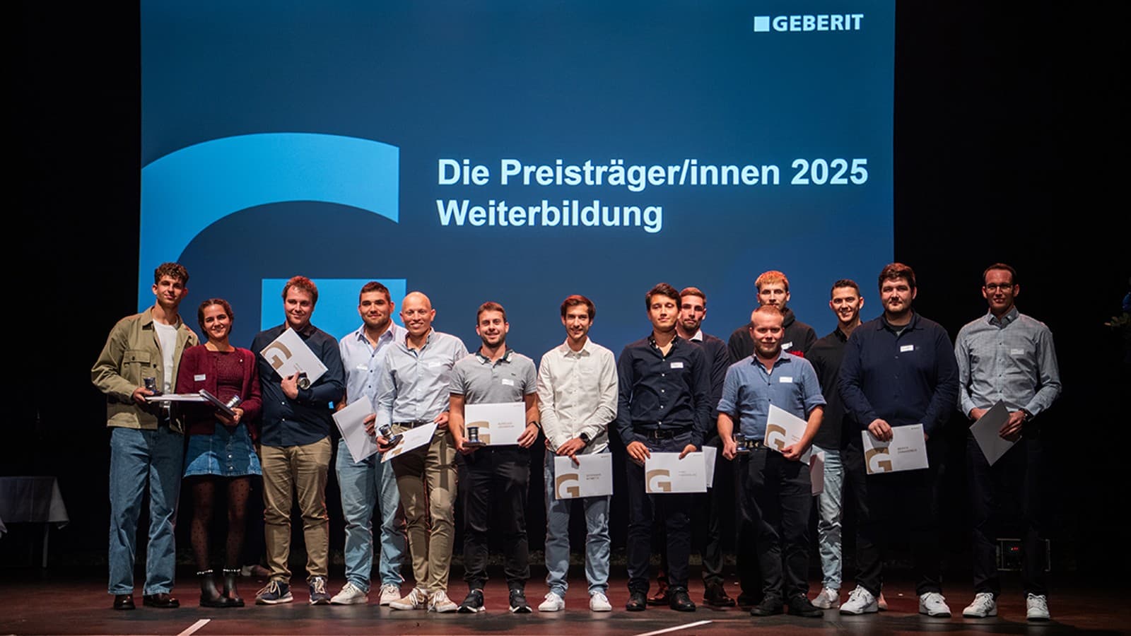 Geberit Preis 2025 Gruppenfoto Weiterbildungsabsolventen (© Seraina Boner) Geberit Preis 2025 Gruppenfoto Weiterbildungsabsolventen (© Seraina Boner)