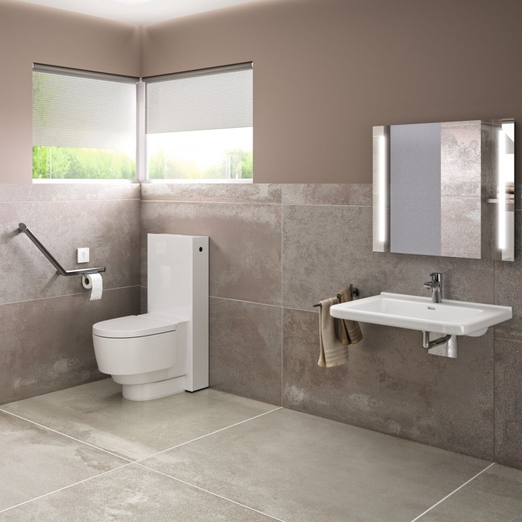 Salle de bains adaptée aux personnes à mobilité réduite avec Geberit AquaClean Mera
