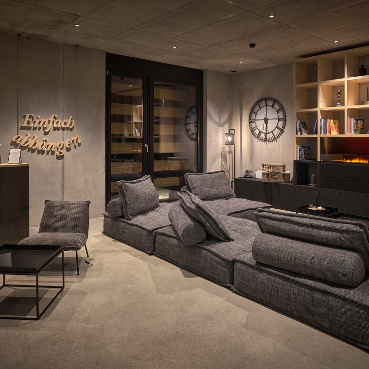 Nell'accogliente hall dell'hotel il motto è «rilassatevi semplicemente». (© Geberit)