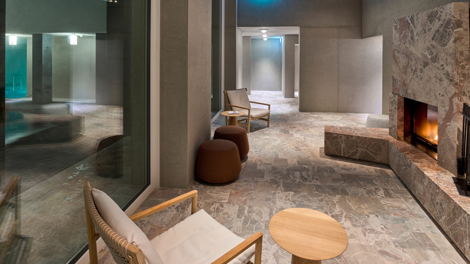 Dans le spa du Maistra, la chaleur et le froid ainsi que les éléments naturels que sont la terre, le feu, l’eau et l’air se mélangent pour créer un fascinant univers intérieur et extérieur. (© Geberit) Dans le spa du Maistra, la chaleur et le froid ainsi que les éléments naturels que sont la terre, le feu, l’eau et l’air se mélangent pour créer un fascinant univers intérieur et extérieur. (© Geberit)