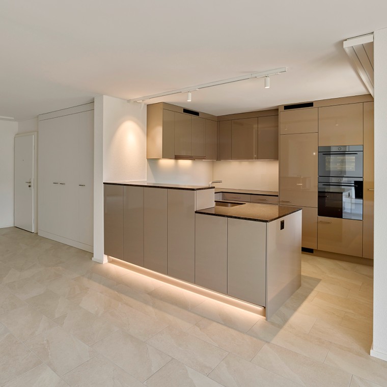 Oltre ai nuovi massetti e alle cucine di alta qualità, i 36 appartamenti sono stati riqualificati anche grazie all'arredo bagno. (© Geberit) Oltre ai nuovi massetti e alle cucine di alta qualità, i 36 appartamenti sono stati riqualificati anche grazie all'arredo bagno. (© Geberit)