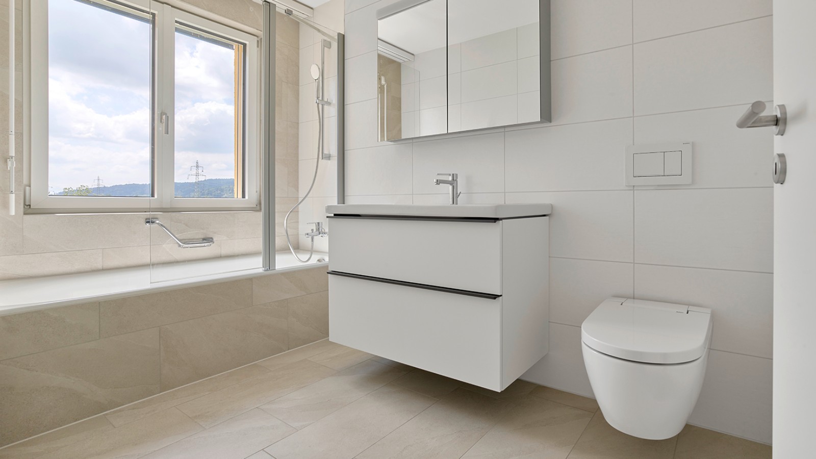 L’AquaClean Alba se distingue par son élégance et apporte encore plus d’hygiène et de confort aux locataires. (© Geberit)