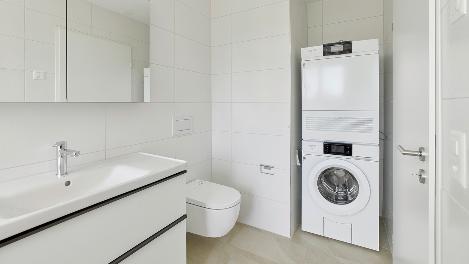 Negli appartamenti moderni, la lavatrice e l'asciugatrice fanno ormai parte della dotazione standard – quindi perché non anche un WCdoccetta? (© Geberit) Negli appartamenti moderni, la lavatrice e l'asciugatrice fanno ormai parte della dotazione standard – quindi perché non anche un WCdoccetta? (© Geberit)