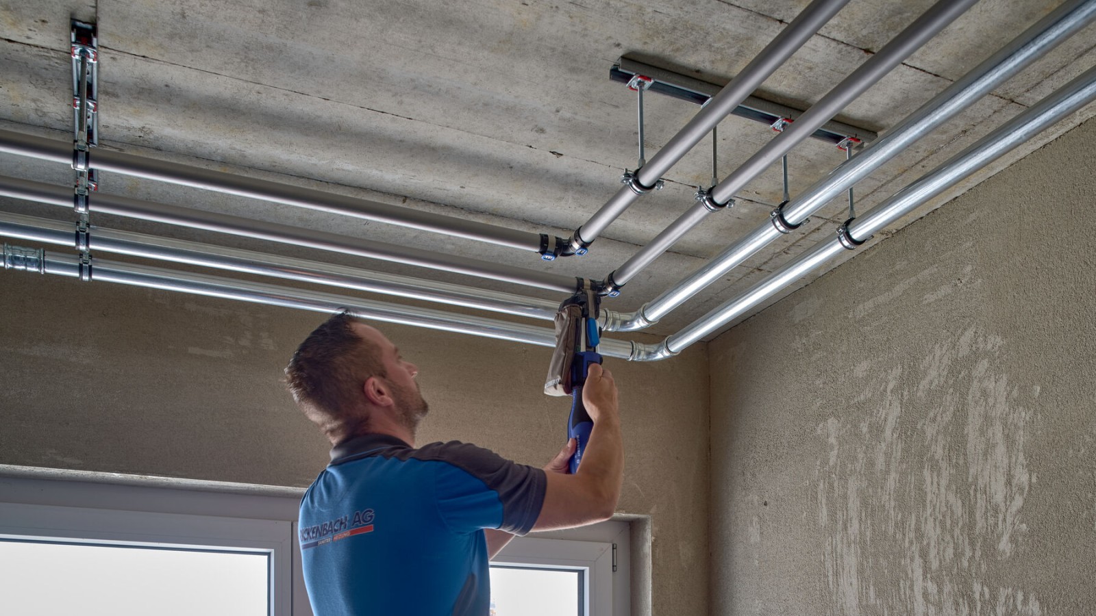 Mit der Verpressung fällt der Pressindikator ab, somit sind verpresste Verbindungen gut sichtbar Mit der Verpressung fällt der Pressindikator ab, somit sind verpresste Verbindungen gut sichtbar