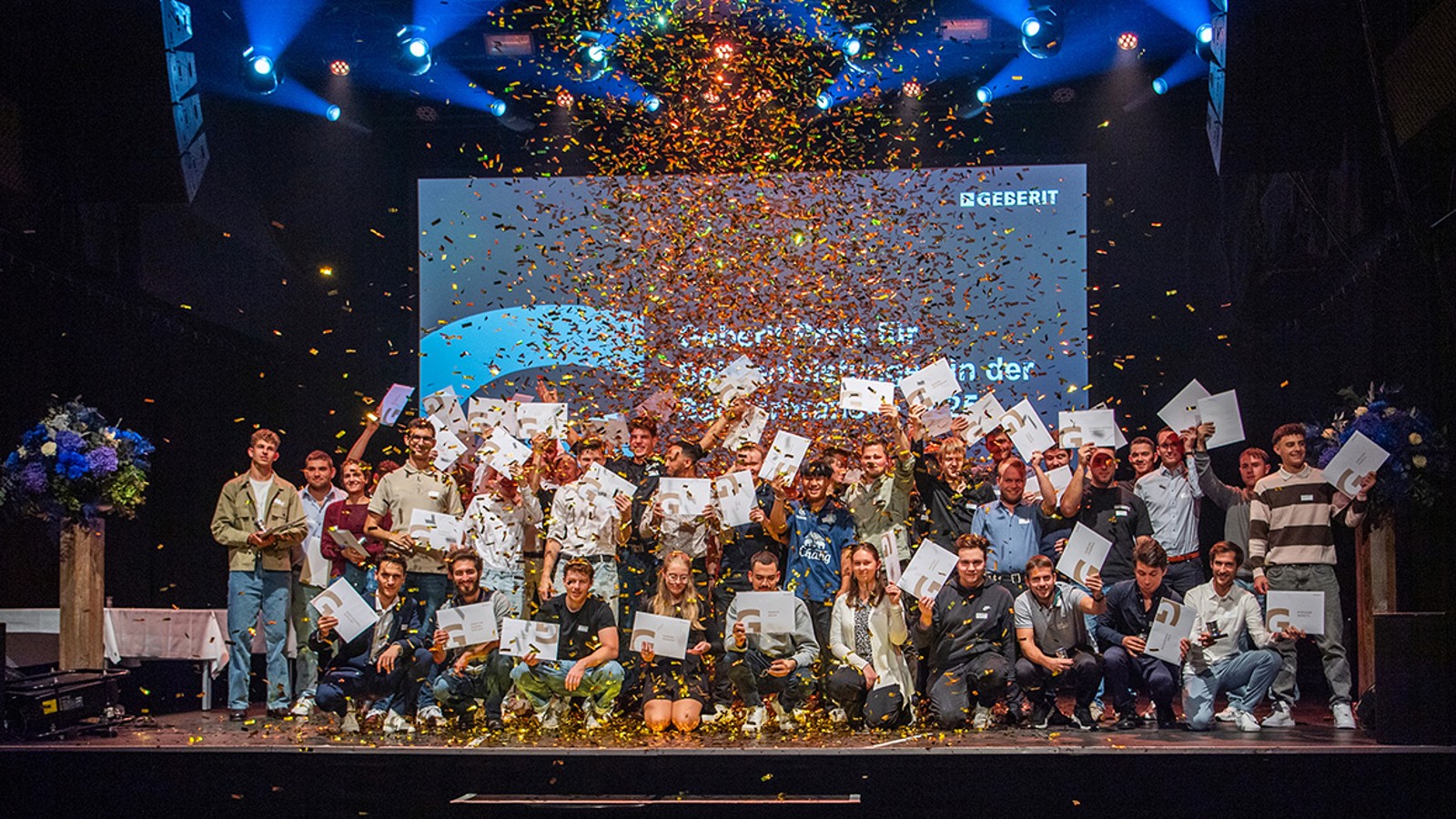 Geberit Preis 2025 Gruppenfoto alle Absolventen (© Seraina Boner) Geberit Preis 2025 Gruppenfoto alle Absolventen (© Seraina Boner)
