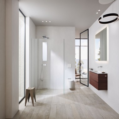 Une salle de bains luxueuse avec une douche de plain-pied Une salle de bains luxueuse avec une douche de plain-pied