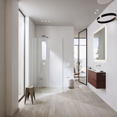 Un lussuoso bagno con una doccia walk-in