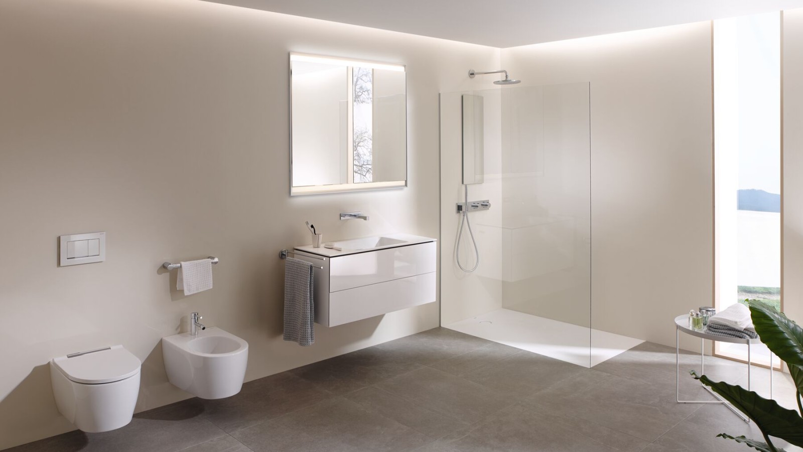 Grande salle de bains avec WCdouche Geberit AquaClean Mera, meubles et céramiques sanitaires (© Geberit) Grande salle de bains avec WCdouche Geberit AquaClean Mera, meubles et céramiques sanitaires (© Geberit)