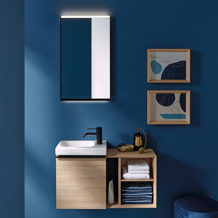 Petit lave-mains Geberit iCon dans une petite salle de bains Petit lave-mains Geberit iCon dans une petite salle de bains