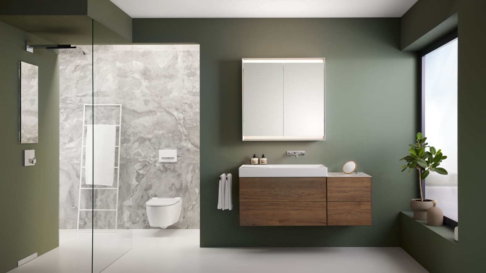 Bagno Geberit ONE con parete di separazione doccia walk-in Geberit e nicchia portaoggetti Bagno Geberit ONE con parete di separazione doccia walk-in Geberit e nicchia portaoggetti