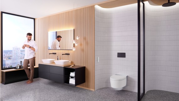 Homme dans la salle de bains Geberit ONE avec Geberit AquaClean Mera et miroir Geberit Option Plus