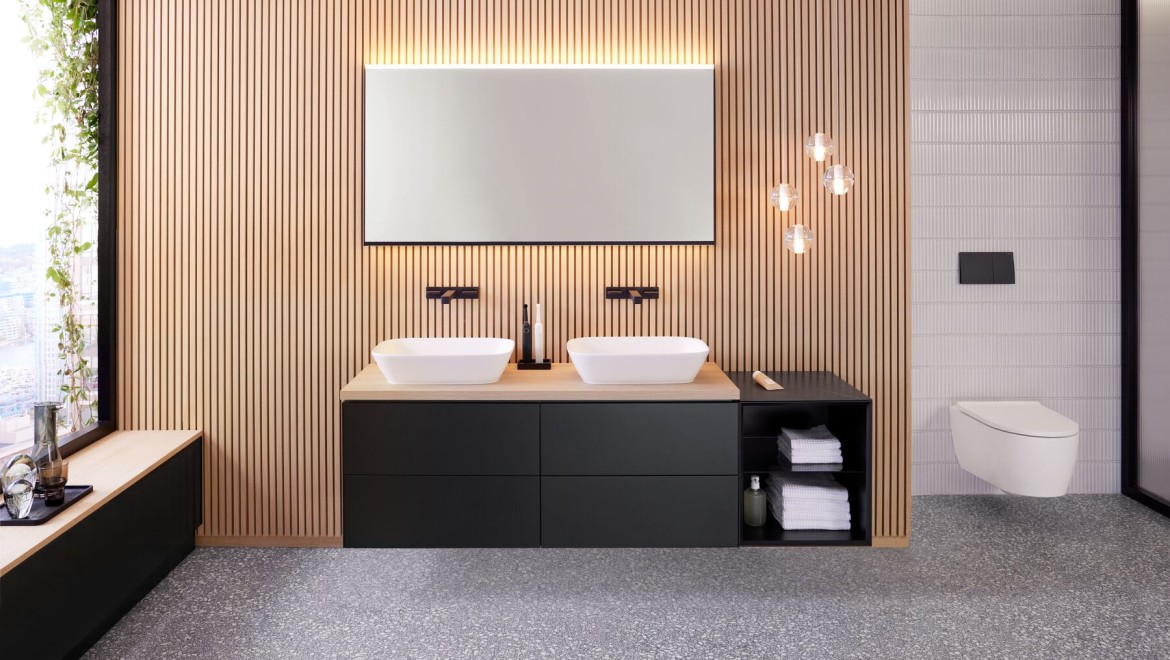 Geberit ONE kombiniert mit einem Geberit Option Plus Square 135cm in schwarz matt. (© Geberit)