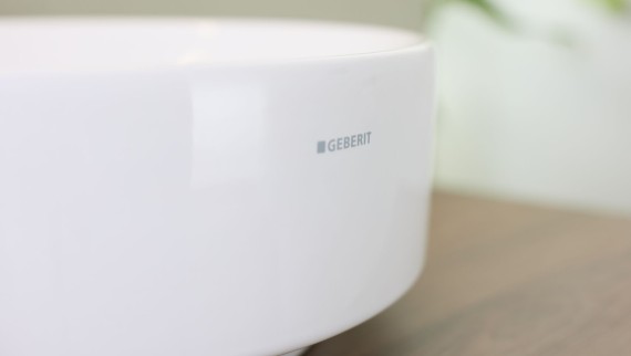 Céramique Geberit avec logo Céramique Geberit avec logo