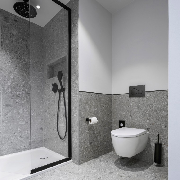 WC sospeso Geberit iCon con placca di comando Sigma20 WC sospeso Geberit iCon con placca di comando Sigma20
