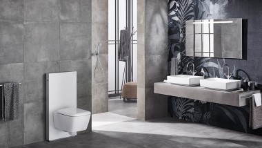 Salle de bains avec vasques à poser VariForm, Geberit Monolith, miroir optionnel et surface de douche Setaplano