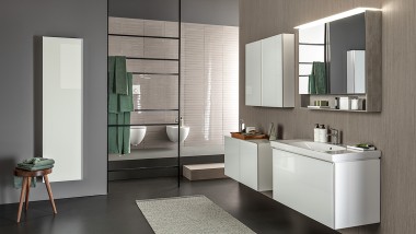 Modernes Badezimmer mit klaren Linien der Badserie Geberit Acanto