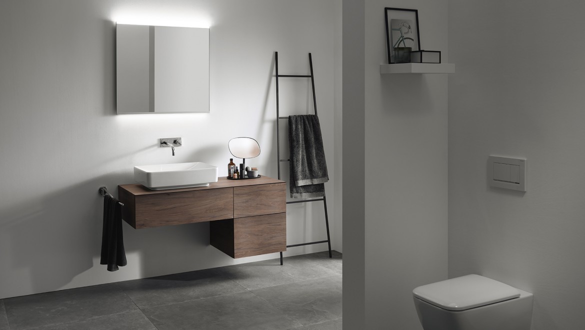 Bagno con mobili Geberit VariForm (© Geberit) Bagno con mobili Geberit VariForm (© Geberit)
