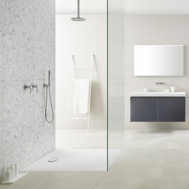Badezimmer mit Geberit Setaplano Duschfläche Badezimmer mit Geberit Setaplano Duschfläche