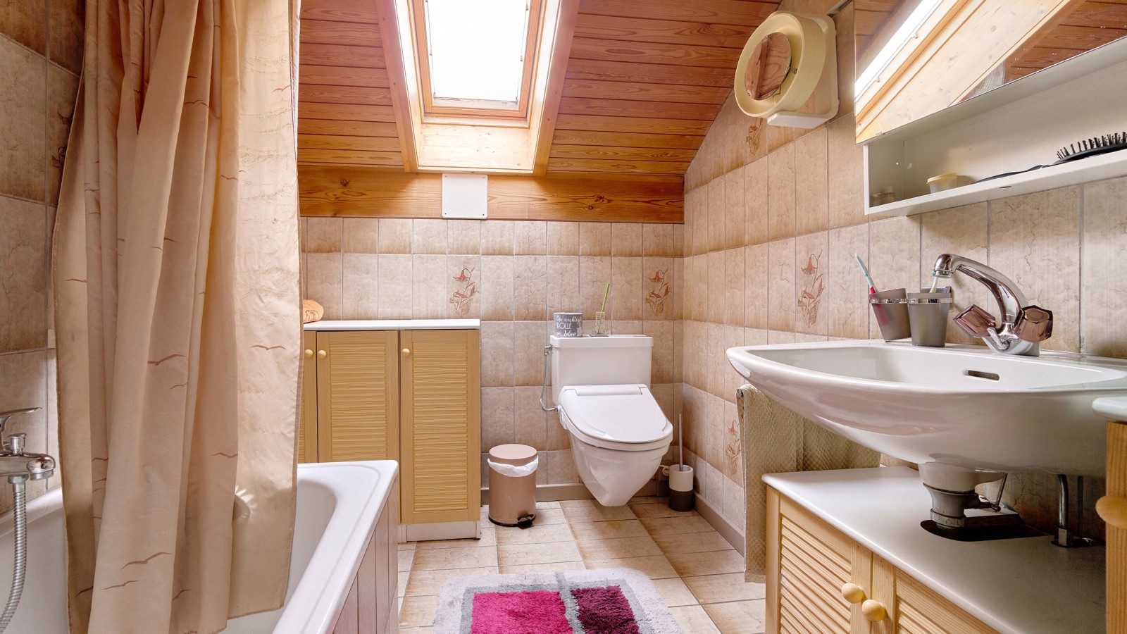 Bagno prima della ristrutturazione Bagno prima della ristrutturazione