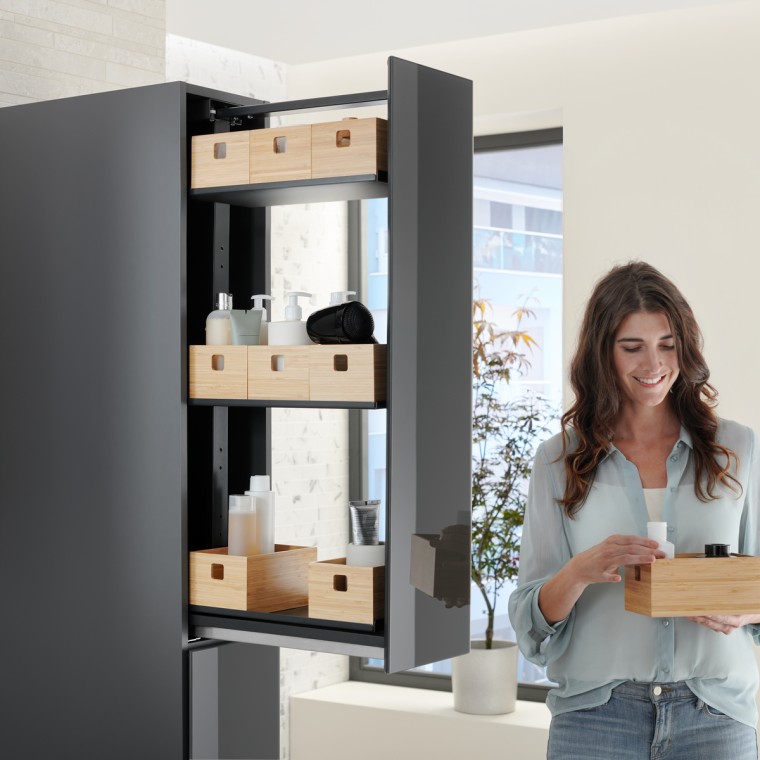 Armoire haute avec tiroir en verre gris velouté Armoire haute avec tiroir en verre gris velouté