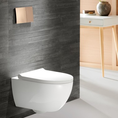 WC Geberit Acanto avec plaque de déclenchement Sigma70 or rouge WC Geberit Acanto avec plaque de déclenchement Sigma70 or rouge