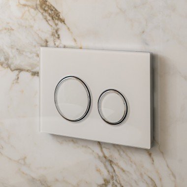 Plaque de déclenchement blanche Geberit Sigma50 avec anneaux design en argent