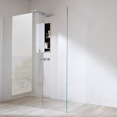 Dusche mit nahtlos integrierter Duschwand Dusche mit nahtlos integrierter Duschwand