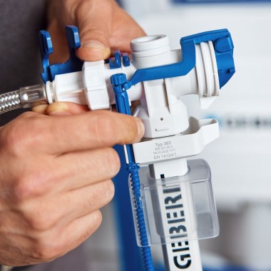 Robinet flotteur Geberit type 383 réglable avec une tige
