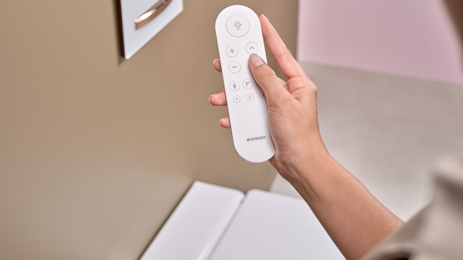 Geberit AquaClean Mera con comando d’uso a distanza Geberit AquaClean Mera con comando d’uso a distanza