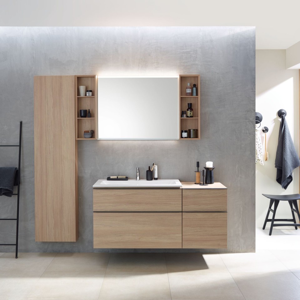 Salle de bains Geberit iCon avec WC, bidet, lavabo et meubles de salle de bains Salle de bains Geberit iCon avec WC, bidet, lavabo et meubles de salle de bains