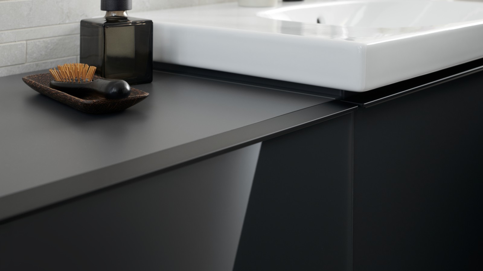 Espace lavabo Geberit Acanto en verre gris velouté Espace lavabo Geberit Acanto en verre gris velouté