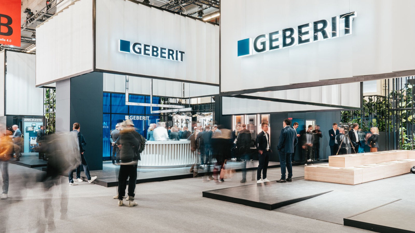 Visitatori allo stand Geberit Visitatori allo stand Geberit