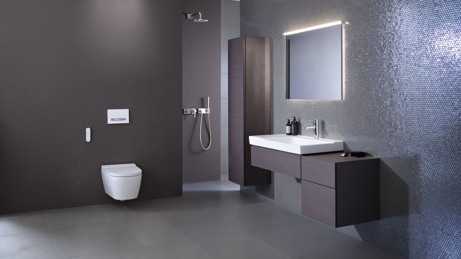 Bagno marrone con Geberit AquaClean Sela Bagno marrone con Geberit AquaClean Sela