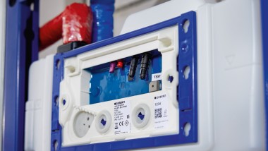 Steuerung der Geberit HS30 Hygienespülung im Unterputzspülkasten