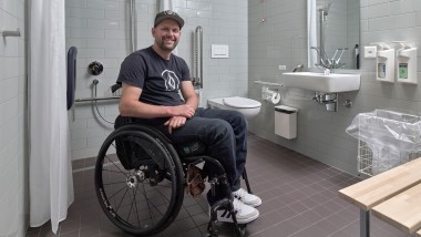 Una chiacchierata con Peter Roos presso il Centro svizzero per paraplegici di Nottwil (© Ben Huggler)