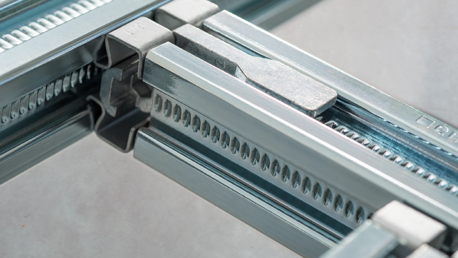 Profilo Geberit GIS ed elemento di collegamento Profilo Geberit GIS ed elemento di collegamento