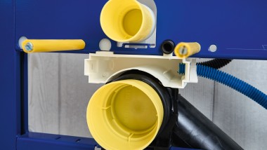 Geberit Duofix avec boîtier de raccordement électrique et de communication