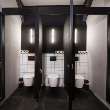 Les locaux sanitaires dotés de produits Geberit apportent une réelle touche de modernité dans un cadre traditionnel.