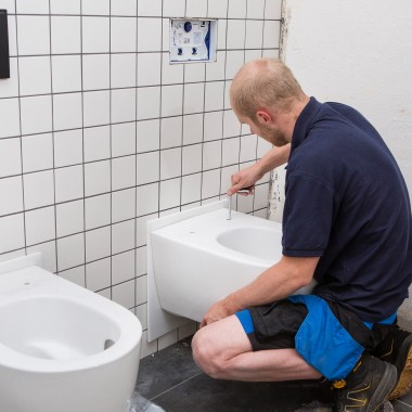 Les sanitaires ont été équipés de WC Geberit ONE qui, outre leur design, marquent aussi des points grâce à leur montage rapide.