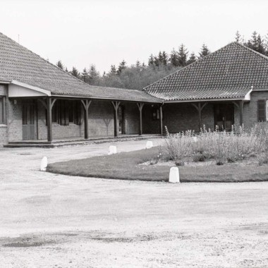 Aus einem Flüchtlingslager wird ein Begegnungs- und Erinnerungsort (© Blåvandshuk Local History Archive) Aus einem Flüchtlingslager wird ein Begegnungs- und Erinnerungsort (© Blåvandshuk Local History Archive)