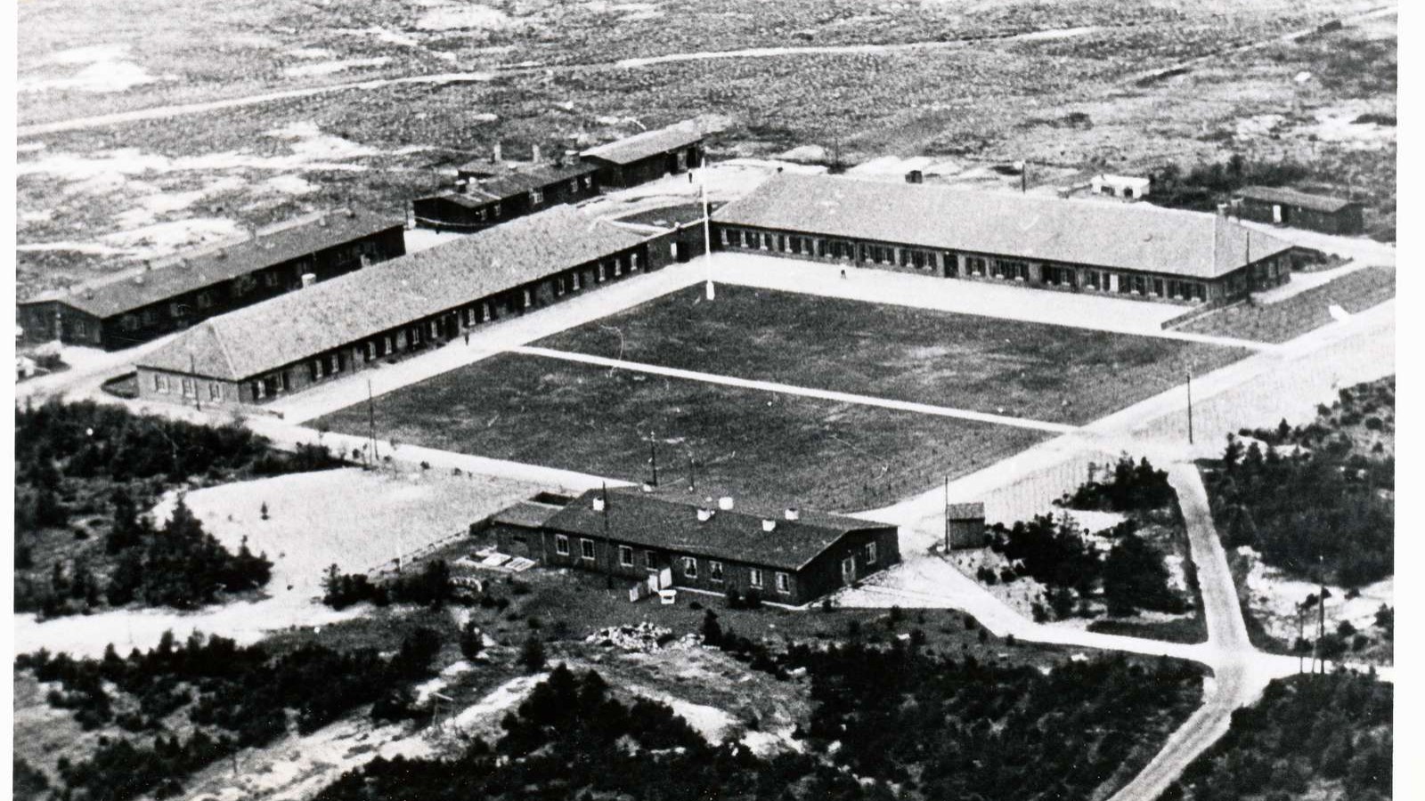 Le plus grand camp de réfugiés du Danemark a été créé sur le site de lʼAal Plantage à Oksbøl en 1945. (Blåvandshuk Local History Archive) Le plus grand camp de réfugiés du Danemark a été créé sur le site de lʼAal Plantage à Oksbøl en 1945. (Blåvandshuk Local History Archive)