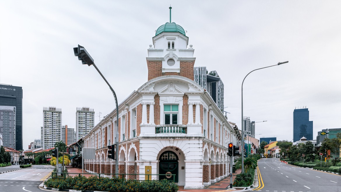 Il ristorante BORN si trova nella stazione ferroviaria di Jinrikisha, uno dei pochi edifici storici di Singapore. Esso appartiene all’attore Jackie Chan. (© Owen Raggett)