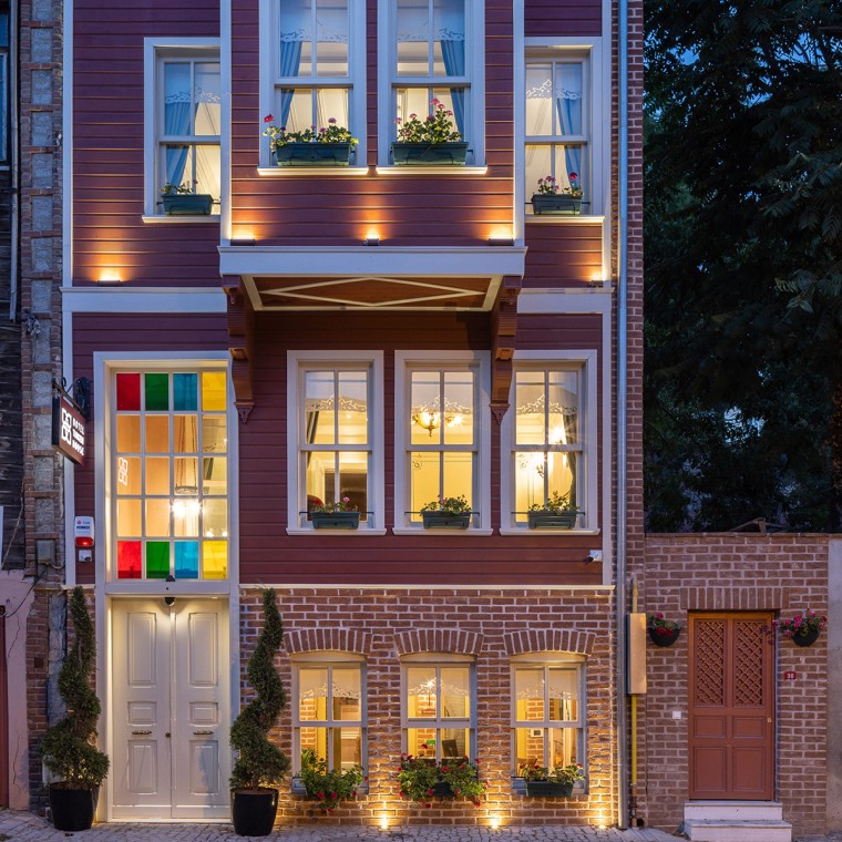 Il cortile dell’Hotel Turkish House di Istanbul combina elementi strutturali e decorativi di epoche diverse. (© Hotel Turkish House) Il cortile dell’Hotel Turkish House di Istanbul combina elementi strutturali e decorativi di epoche diverse. (© Hotel Turkish House)