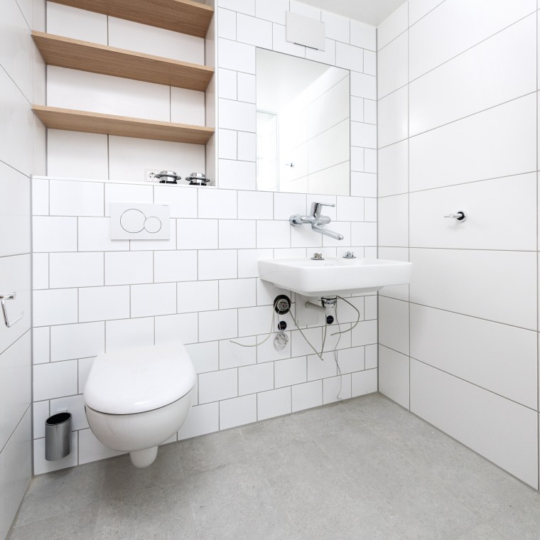 Salle de bains préfabriquée dans les appartements du centre de dialyse