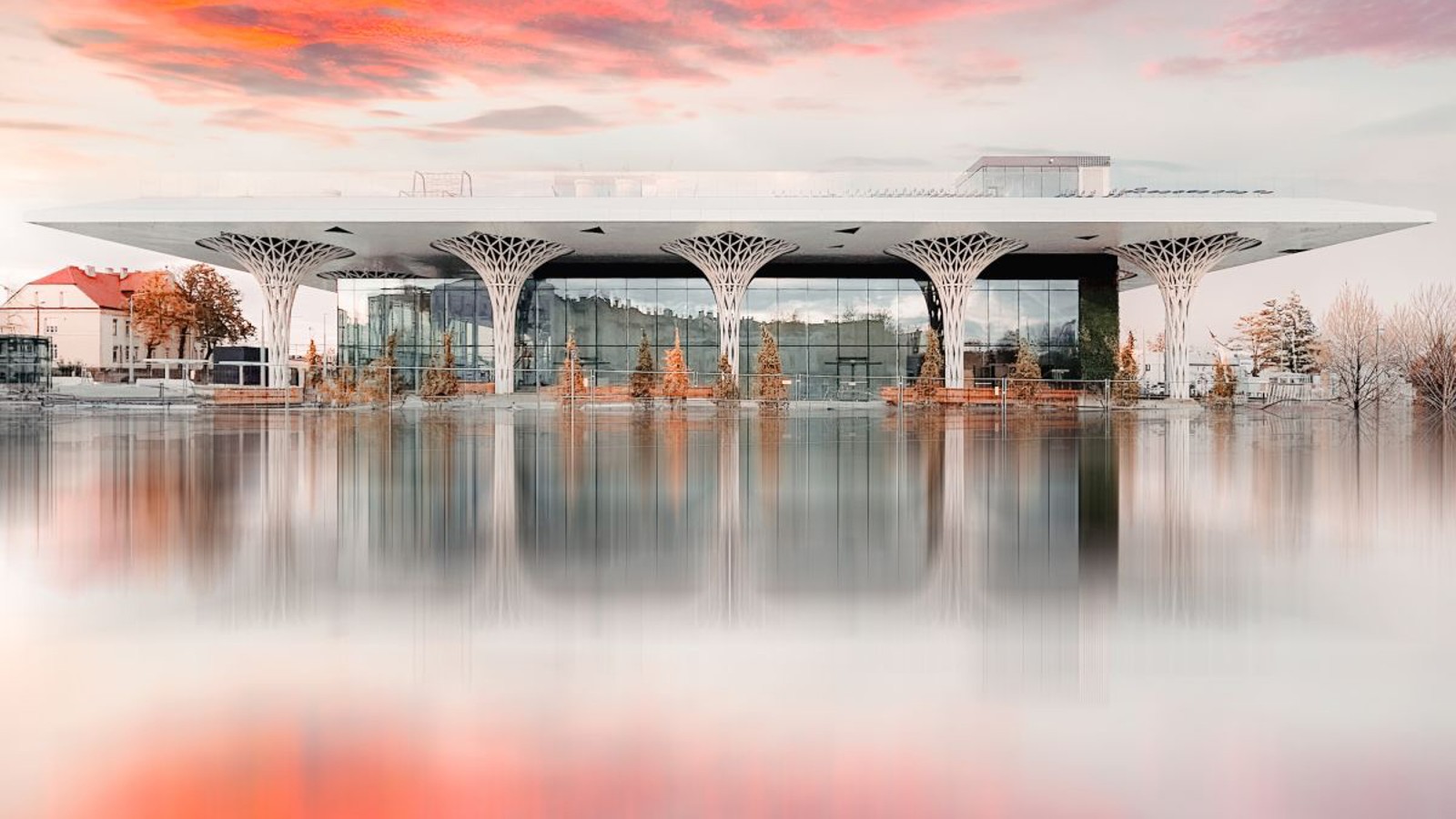 Le système d’évacuation des eaux de toiture Geberit Pluvia aspire l’eau de pluie par dépression (© Alek Małchowski) Le système d’évacuation des eaux de toiture Geberit Pluvia aspire l’eau de pluie par dépression (© Alek Małchowski)