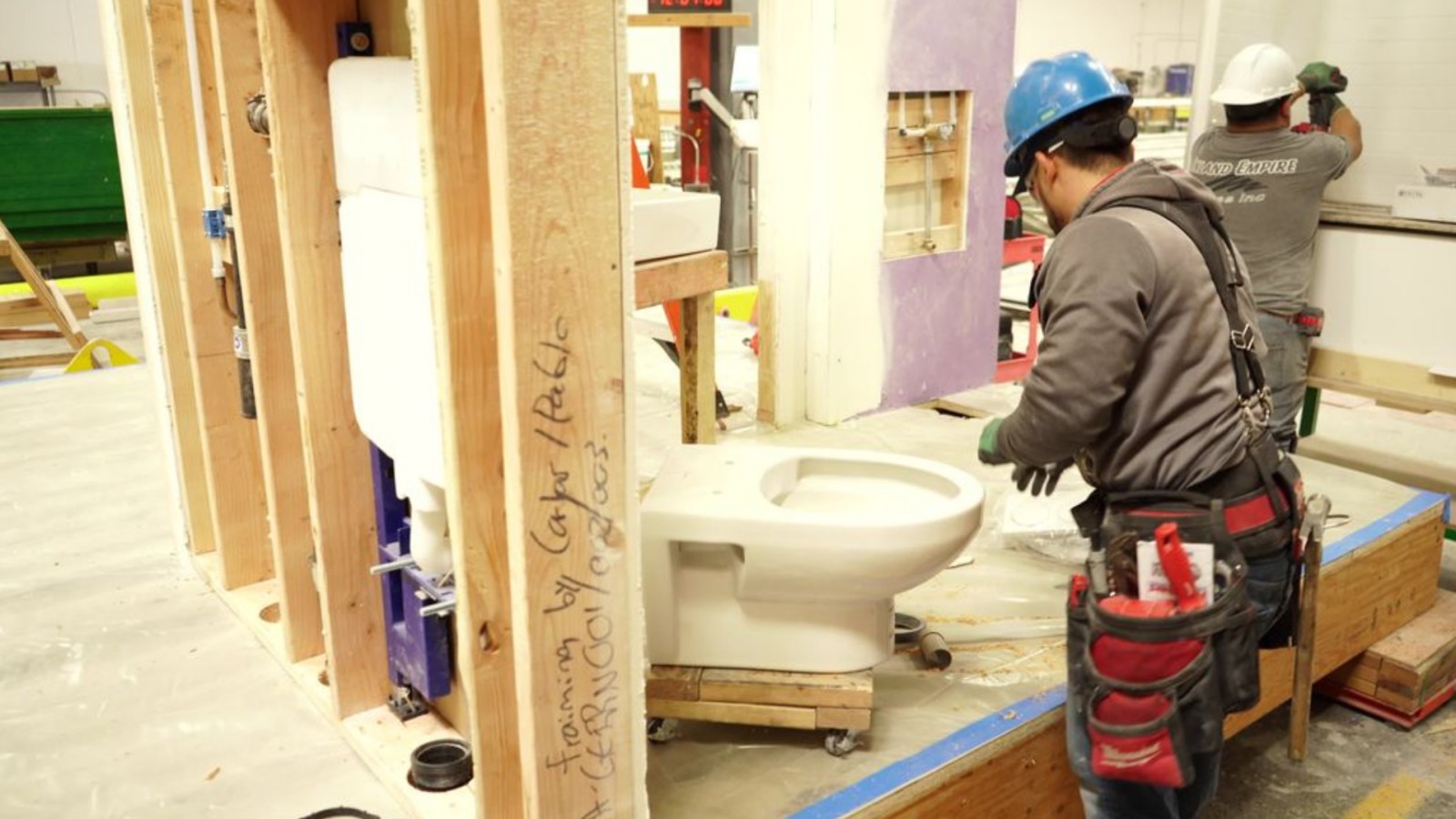 Nel bagno si punta su elementi salvaspazio Geberit Duofix con cassette di risciacquo ad incasso. (© Geberit) Nel bagno si punta su elementi salvaspazio Geberit Duofix con cassette di risciacquo ad incasso. (© Geberit)