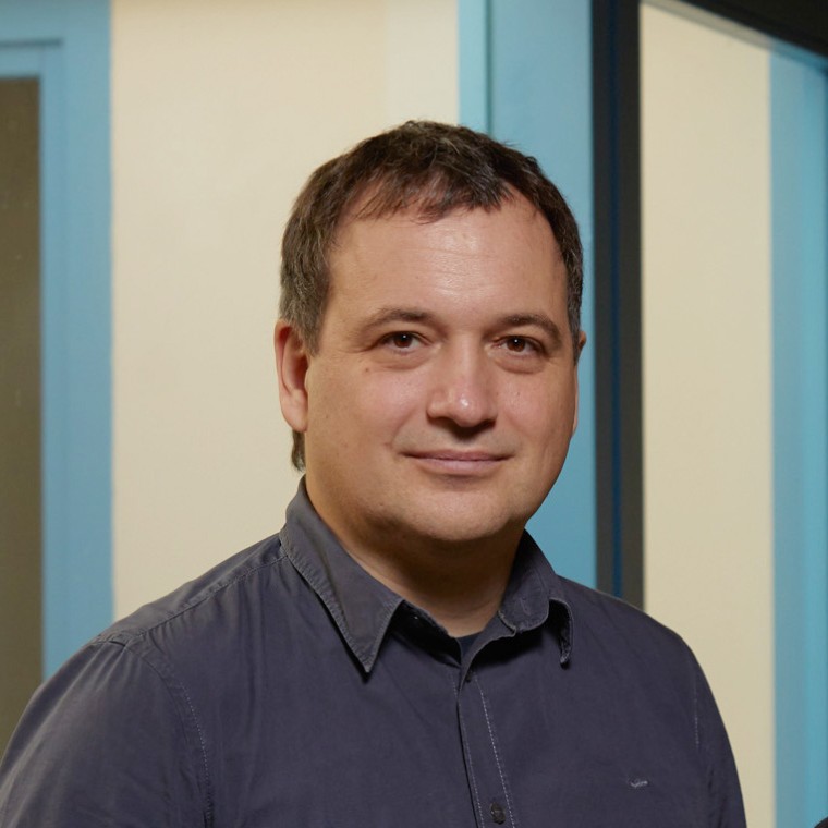 Ha progettato uno dei primi edifici commerciali sostenibili in Slovenia: l'architetto Boris Bezan (© BAX studio)