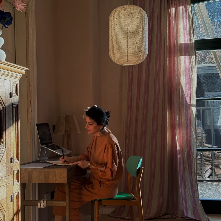 Büşra Qadir nennt ihren Interior-Stil «Fusion Living» und verbindet damit Kulturen, Stile und Farben (© Büşra Qadir)