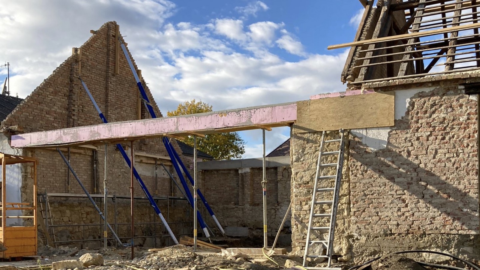 Tout a commencé ainsi: la vieille grange en 2021 (© Anna W.) Tout a commencé ainsi: la vieille grange en 2021 (© Anna W.)