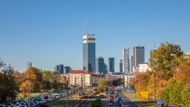 Varso Place mit seinem 310 Meter hohen Turm überragt ganz Warschau (© Aaron Hargreaves/Foster + Partners)